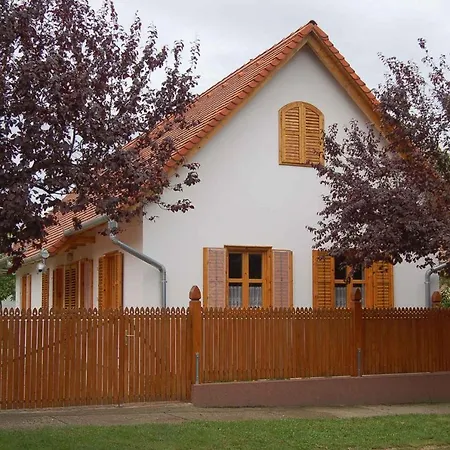 8 * Balatonbereny